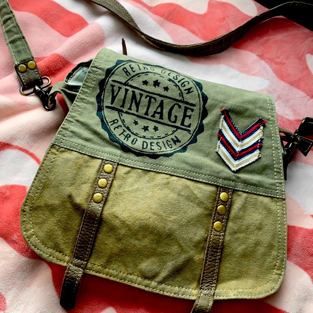 MYRA RETRO DESIGN CROSSBODY😮❤️